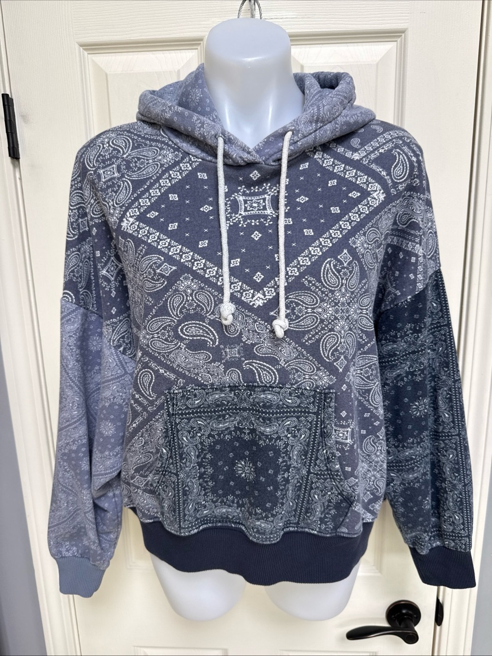 AMERICAN EAGLE Hoodie Women Blue Floral Paisley Bandana Oversize Sweatshirt XS
